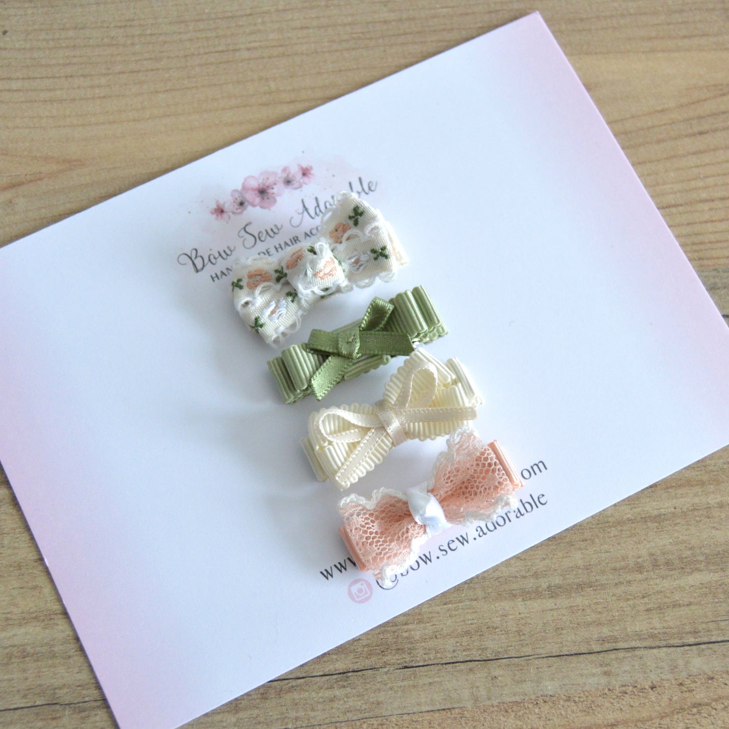 Tiny bow hair clip set