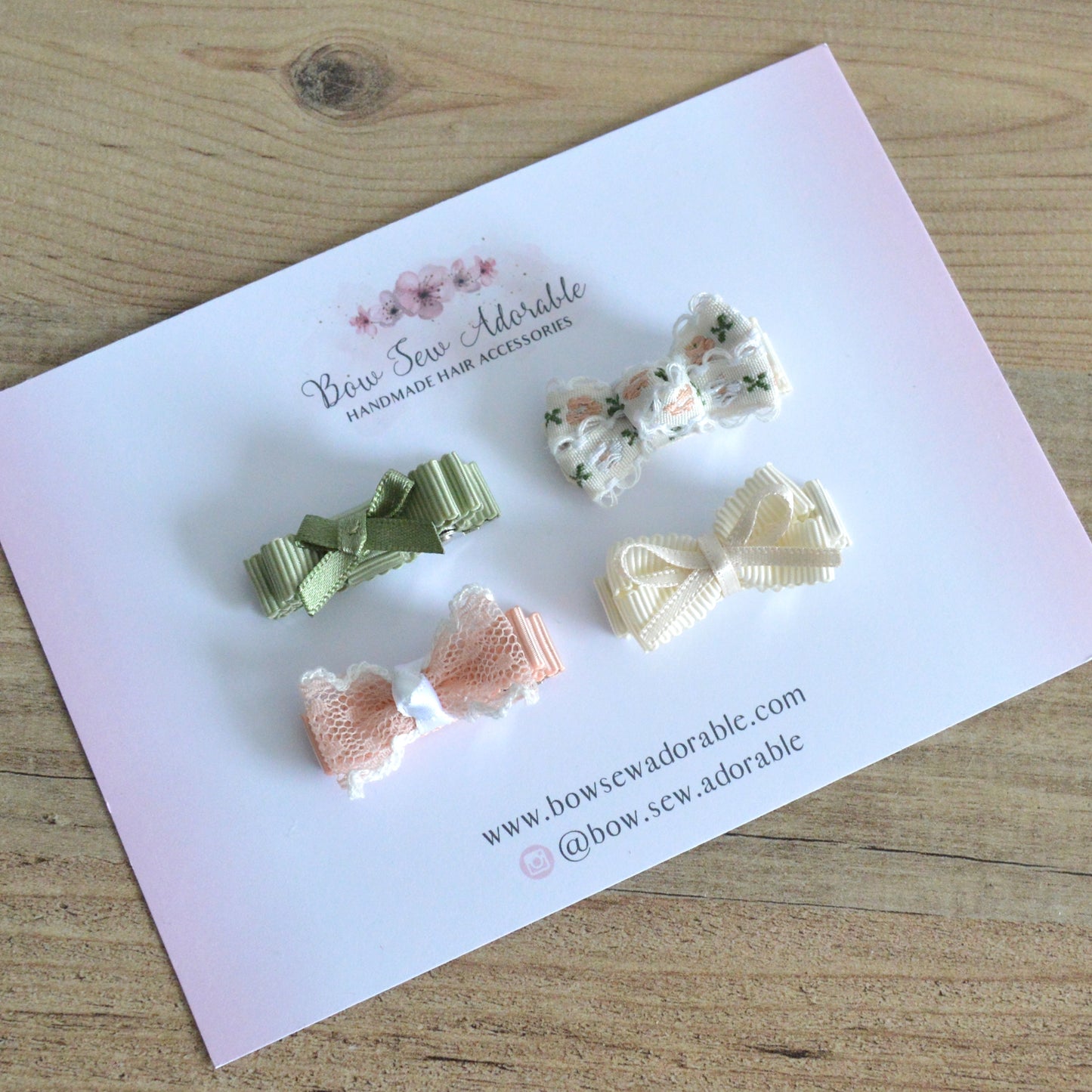 Tiny bow hair clip set