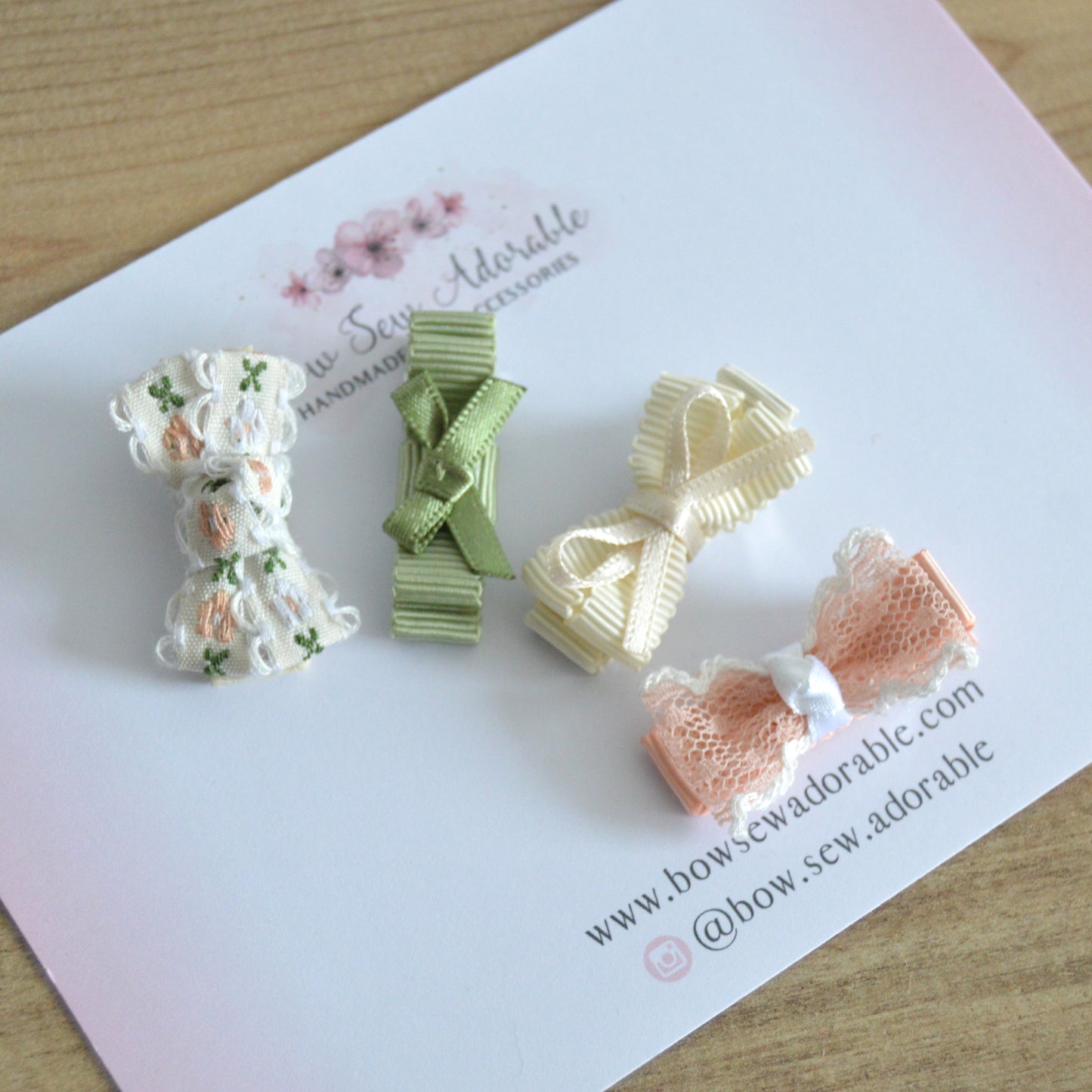 Tiny bow hair clip set