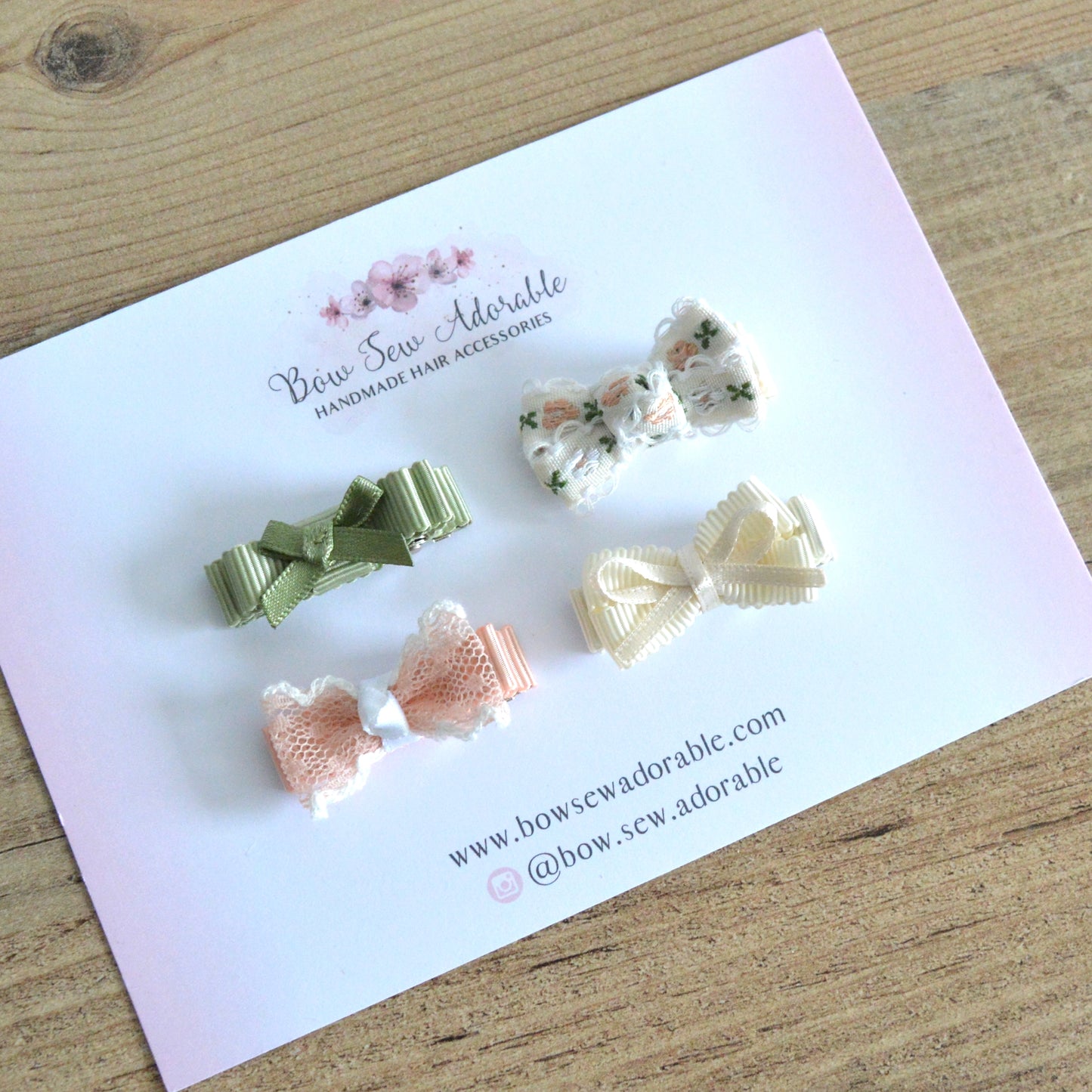 Tiny bow hair clip set
