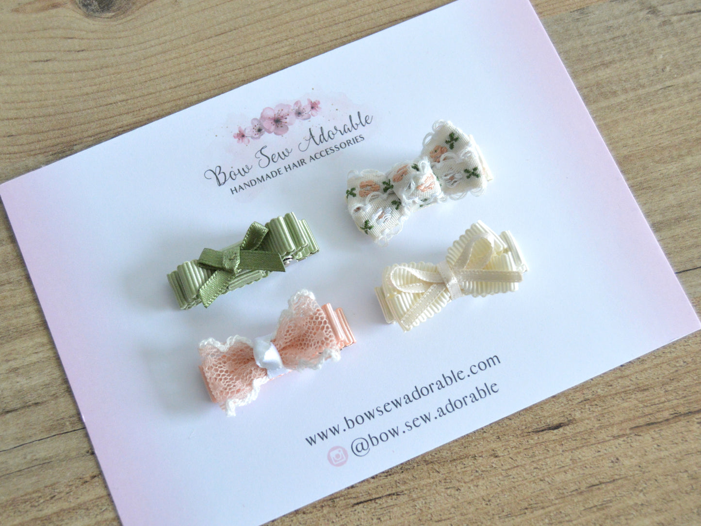 Tiny bow hair clip set