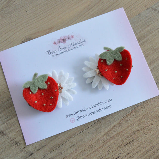 Strawberry piggies | Hair clip set