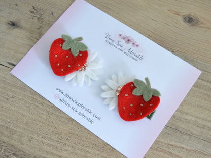 Strawberry piggies | Hair clip set