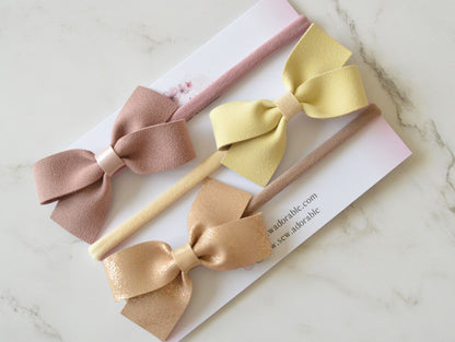 Staple suedes | Hair bow set